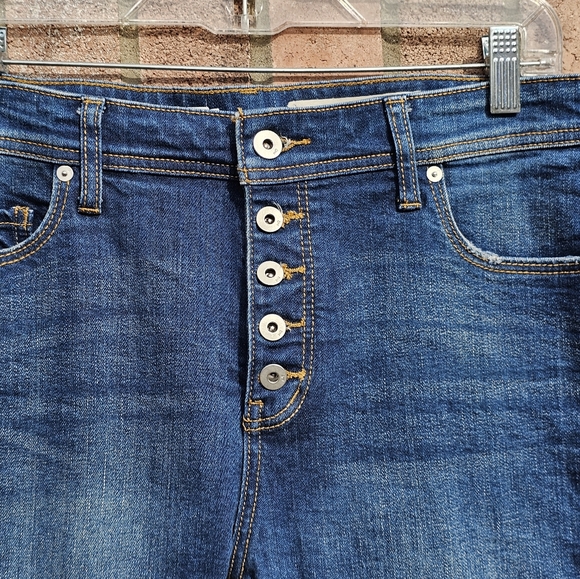 Pilcro and the Letterpress relaxed straight leg jeans - Picture 7 of 8